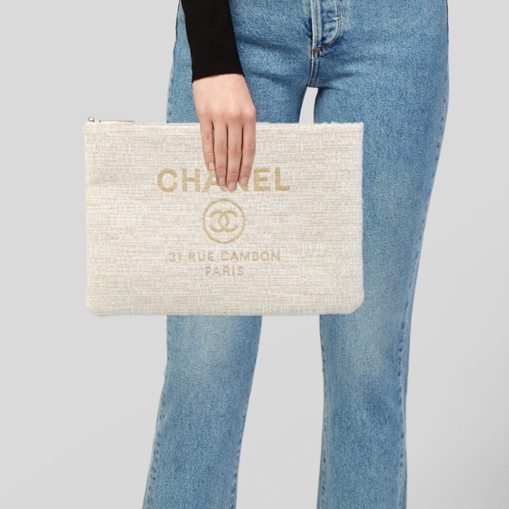Chanel Deauville O-Case - Picture 2 of 9